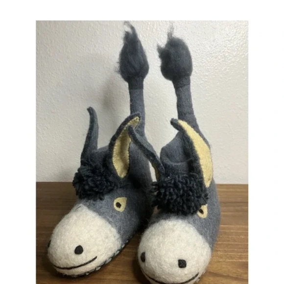 🐴✨ Sew Heart Felt England “Darci Donkey” Slippers – Toddler Size 5 👶🧦 - Picture 1 of 5